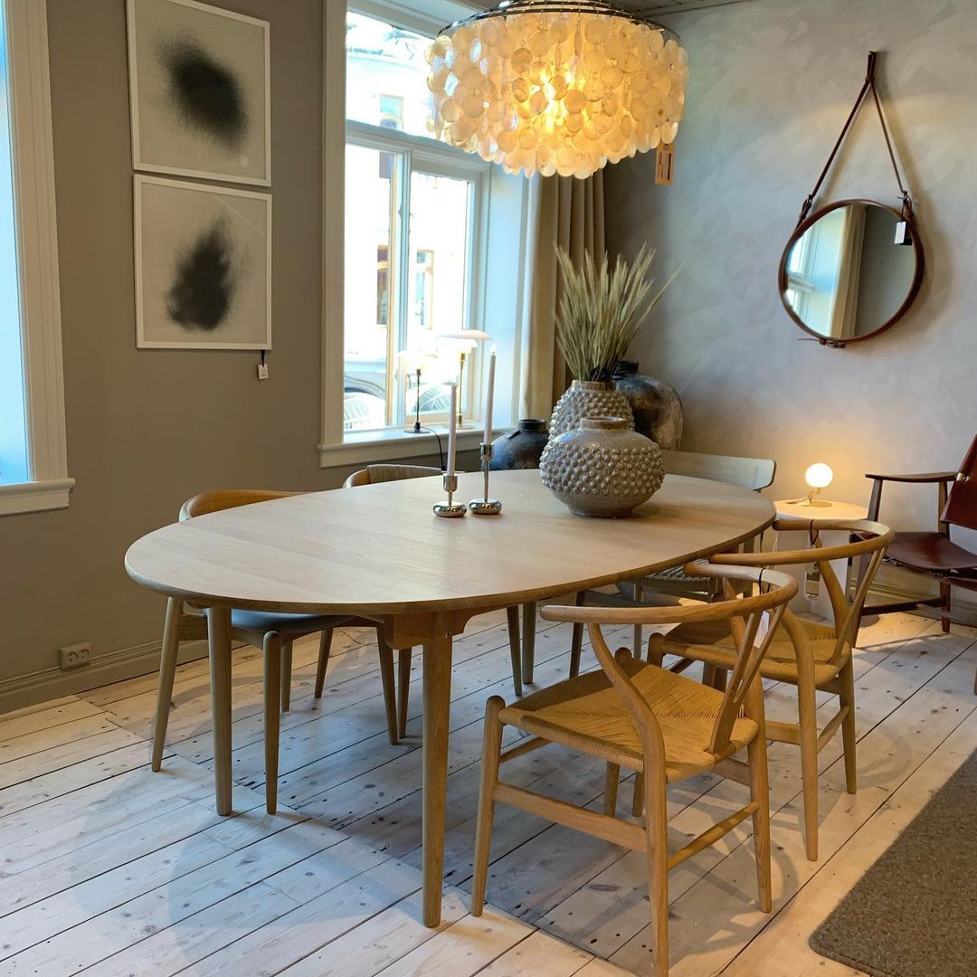 COQUILLE Tiered Shell Chandelier