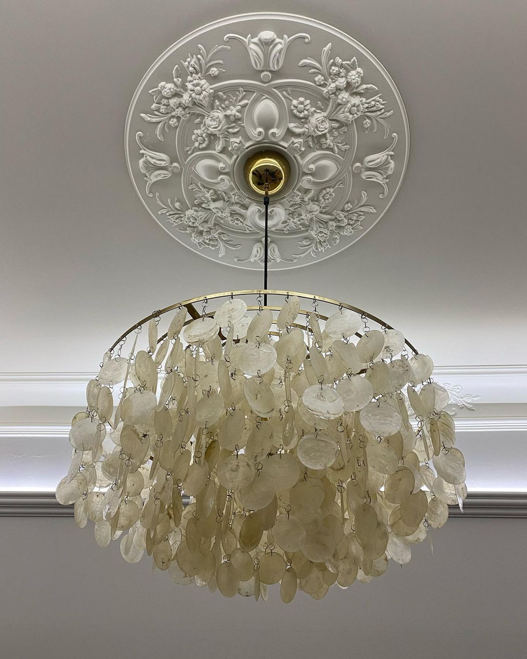 COQUILLE Tiered Shell Chandelier