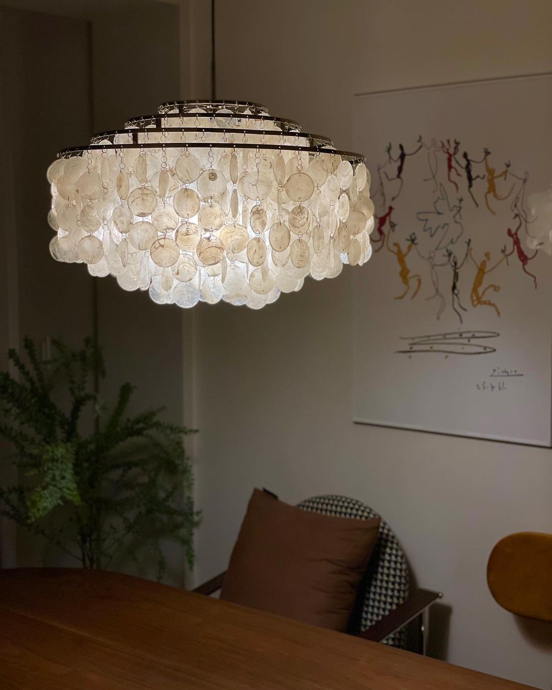 COQUILLE Tiered Shell Chandelier