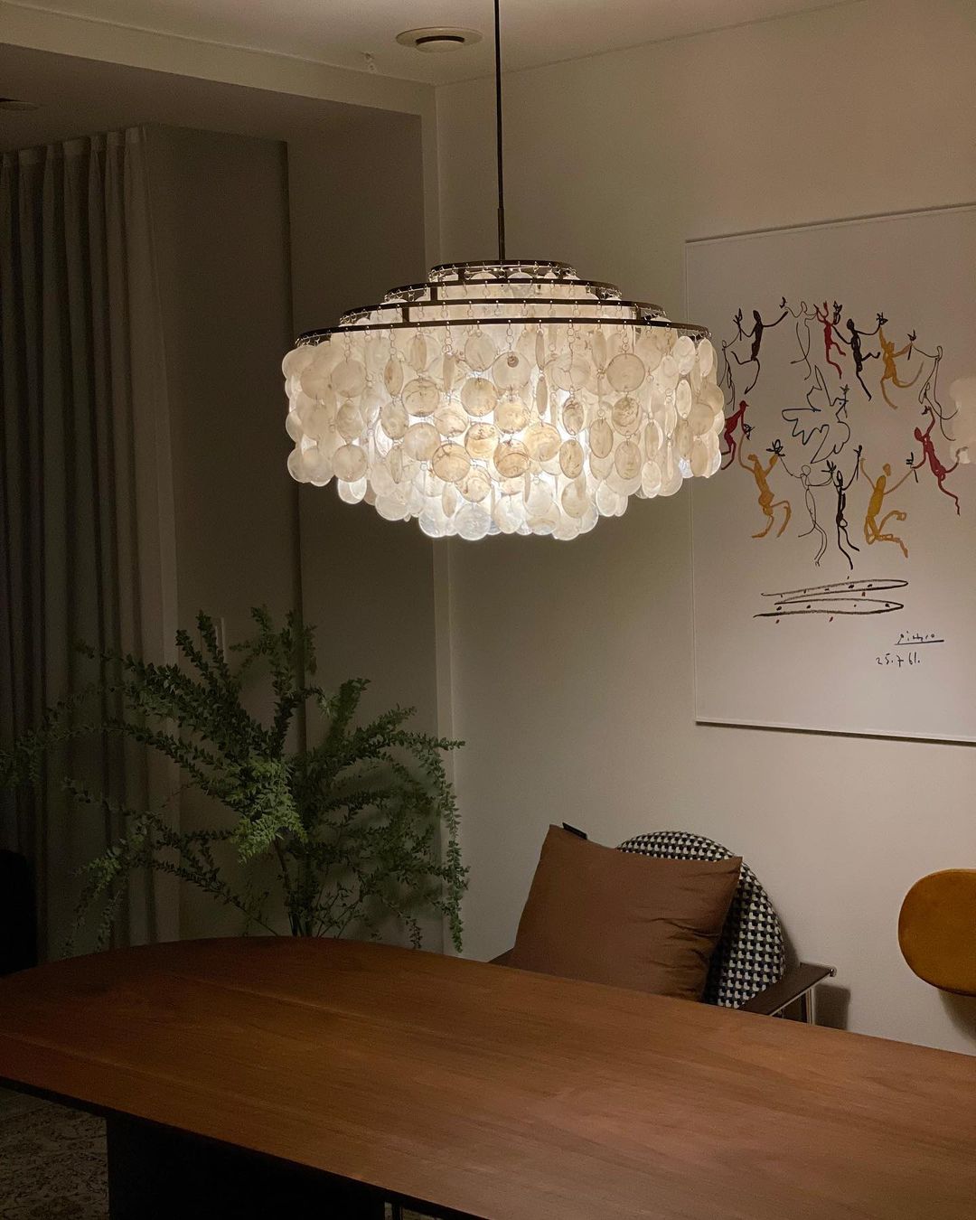 COQUILLE Tiered Shell Chandelier