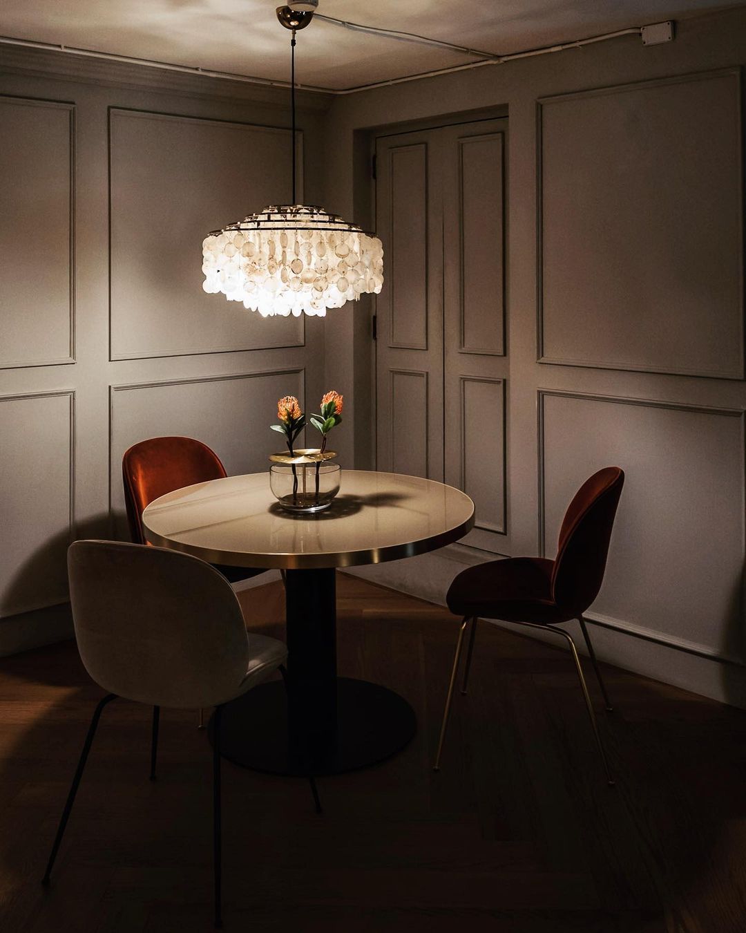 COQUILLE Tiered Shell Chandelier
