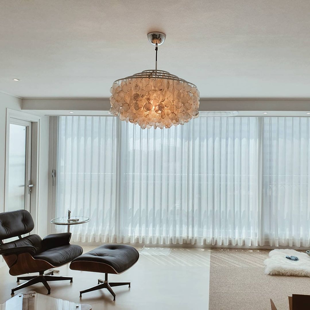 COQUILLE Tiered Shell Chandelier