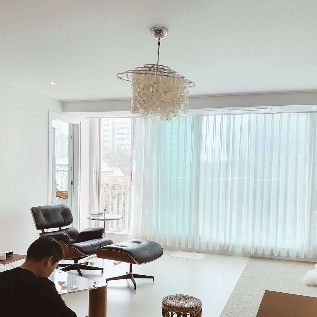 COQUILLE Tiered Shell Chandelier