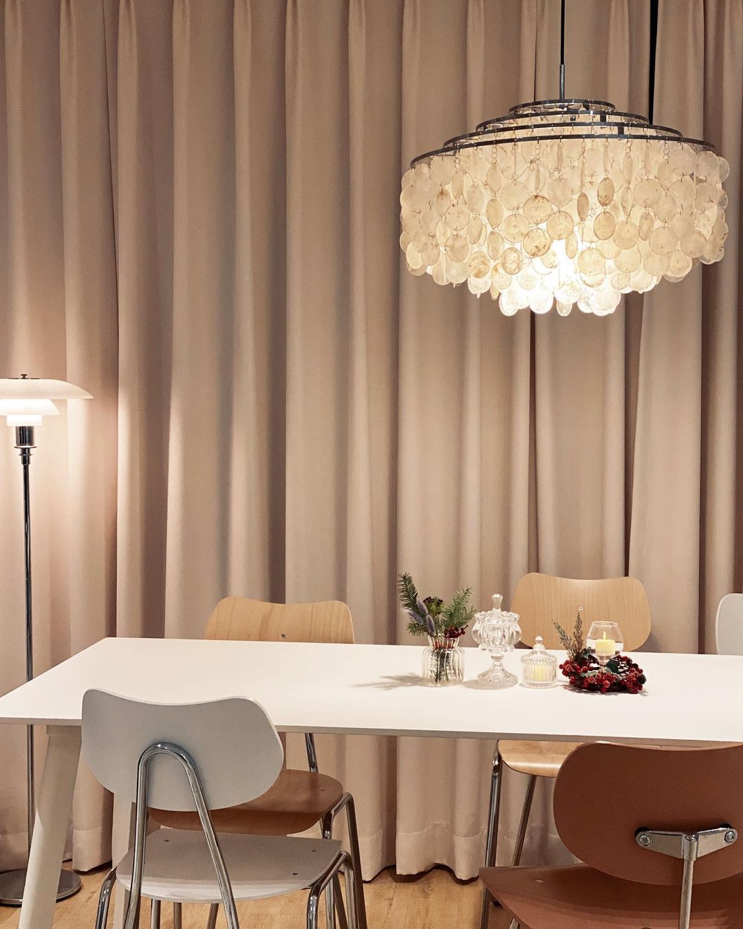 COQUILLE Tiered Shell Chandelier