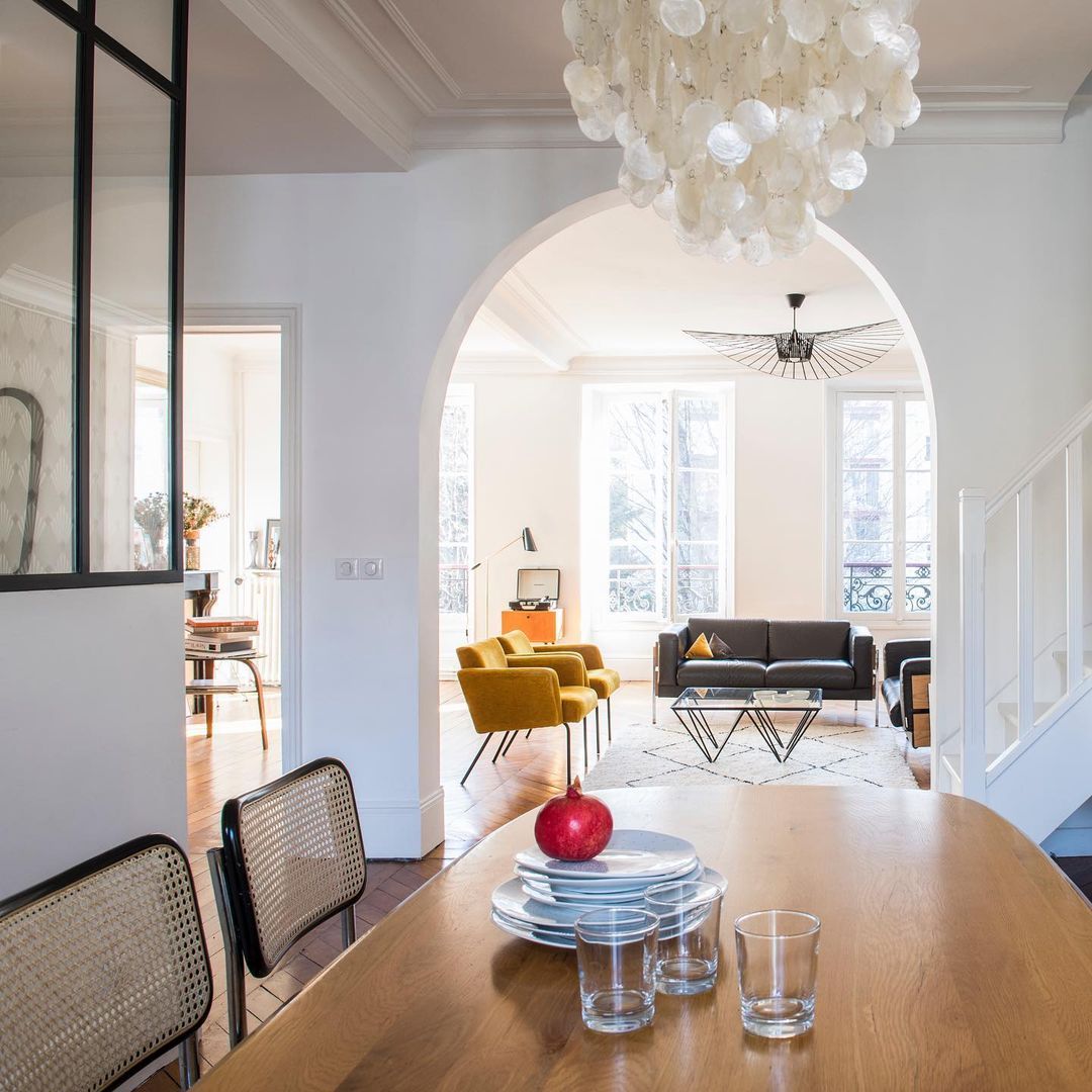 COQUILLE Tiered Shell Chandelier