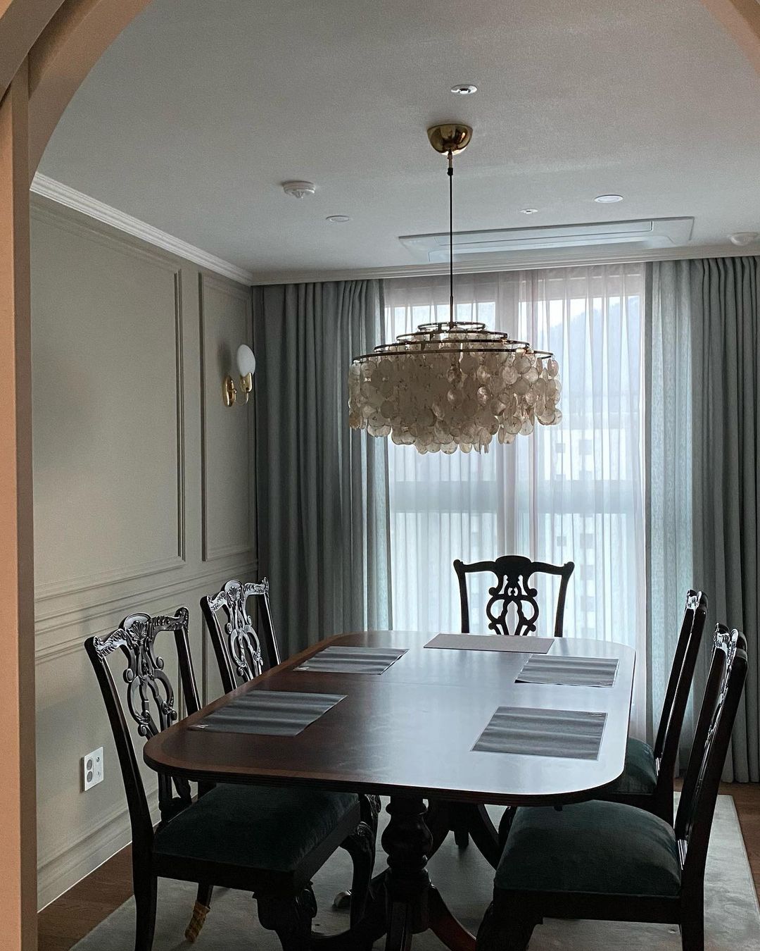 COQUILLE Tiered Shell Chandelier