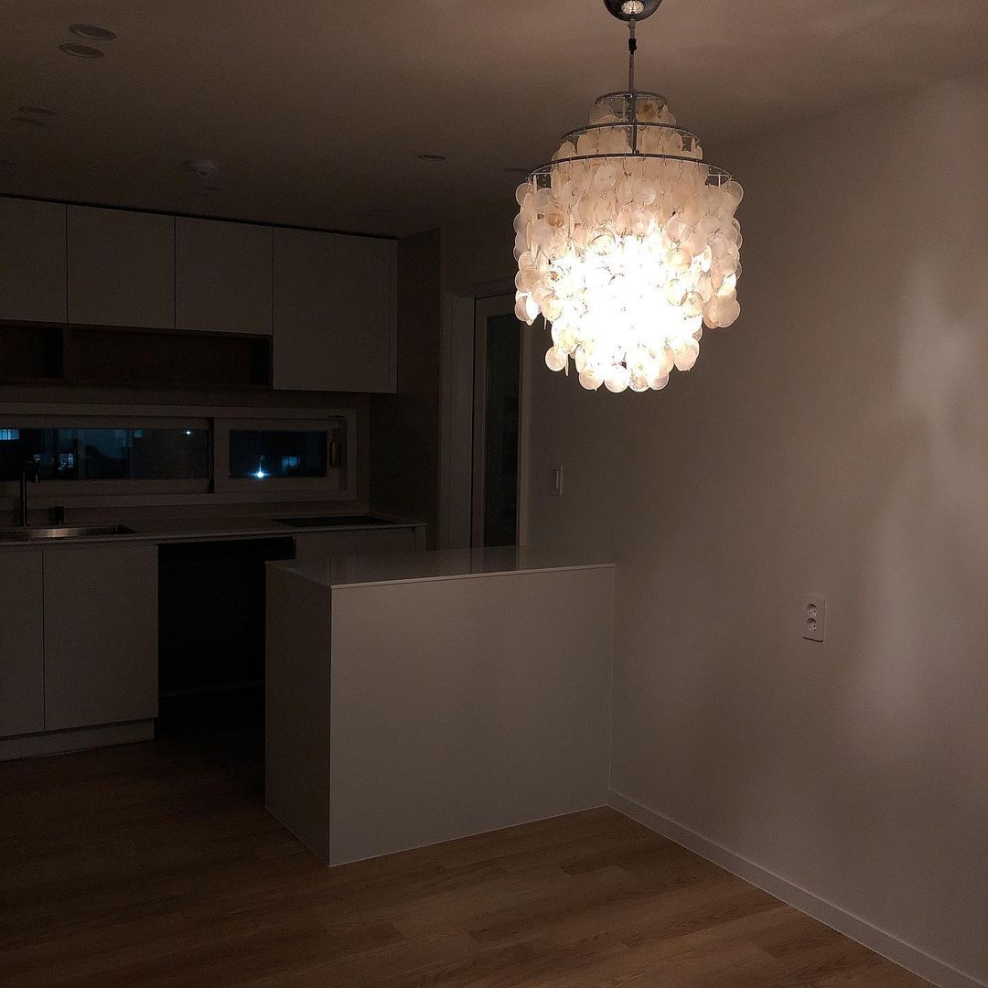 COQUILLE Tiered Shell Chandelier