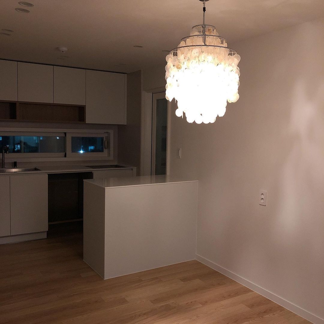 COQUILLE Tiered Shell Chandelier