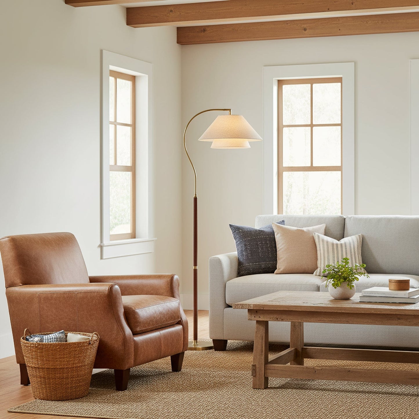 Hands Garner Floor Lamp