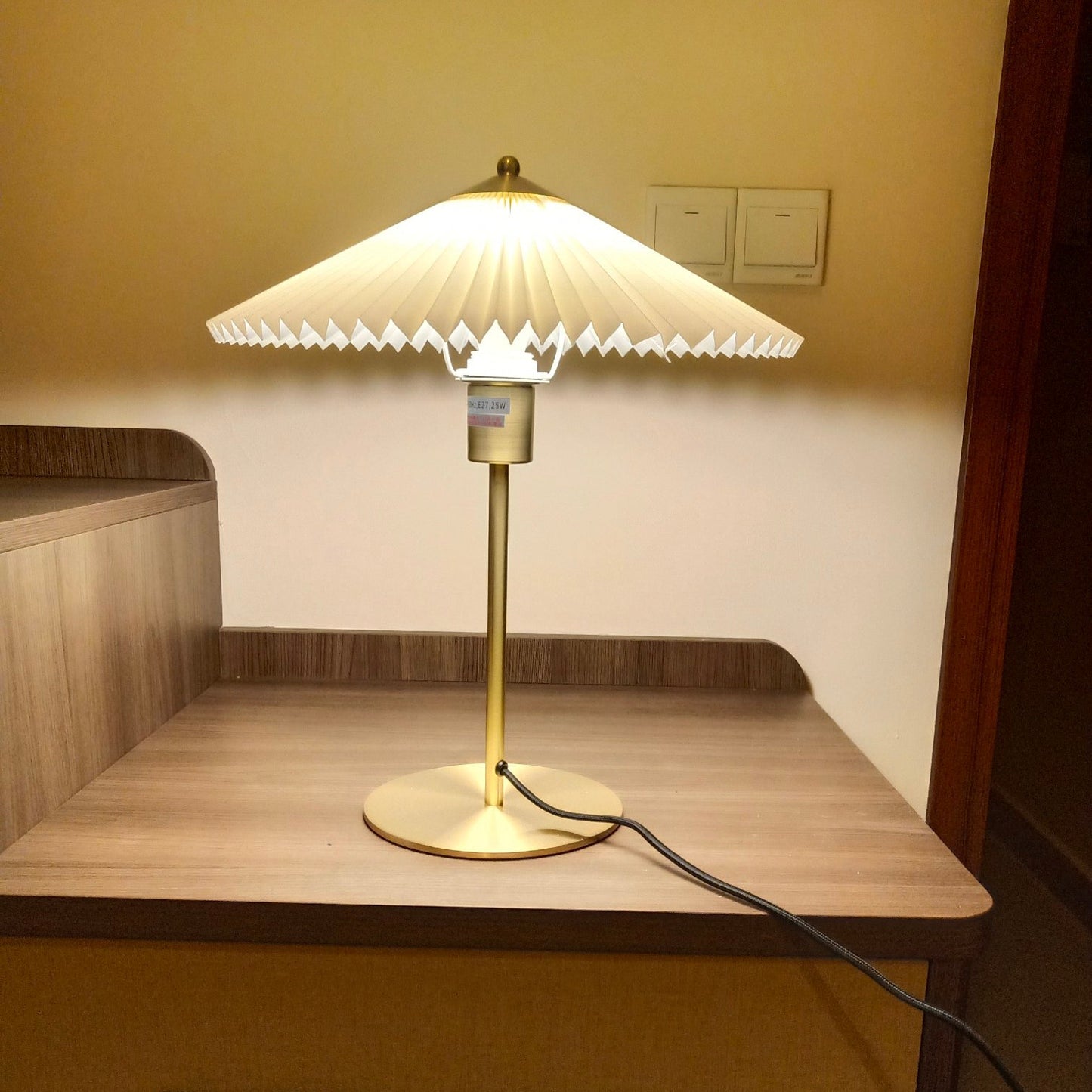 Luxury Pleated White Gold Table Lamp