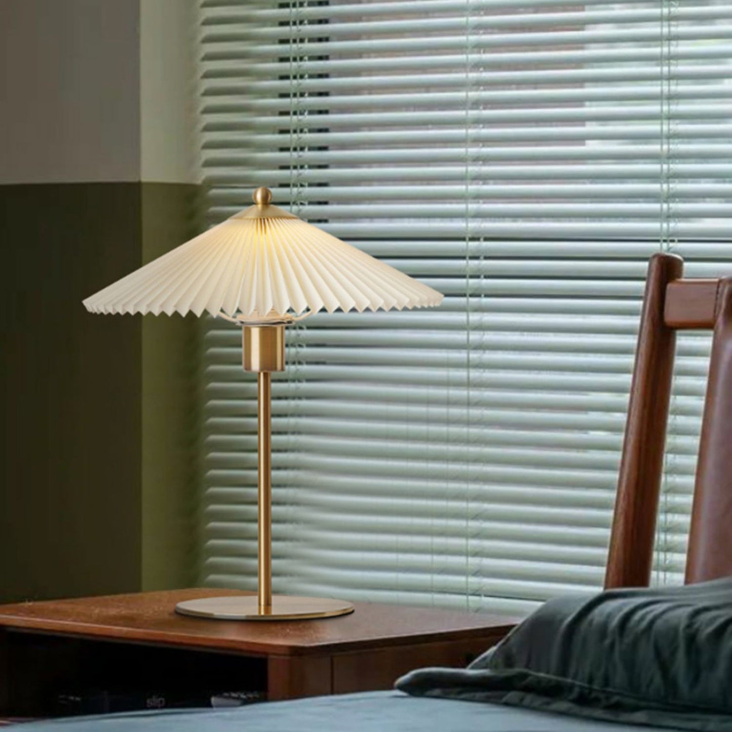 Luxury Pleated White Gold Table Lamp