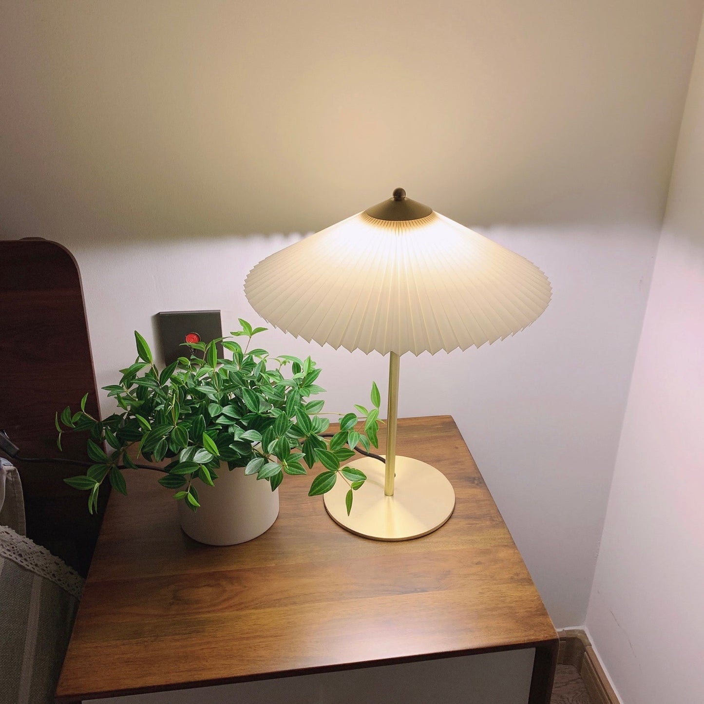 Luxury Pleated White Gold Table Lamp
