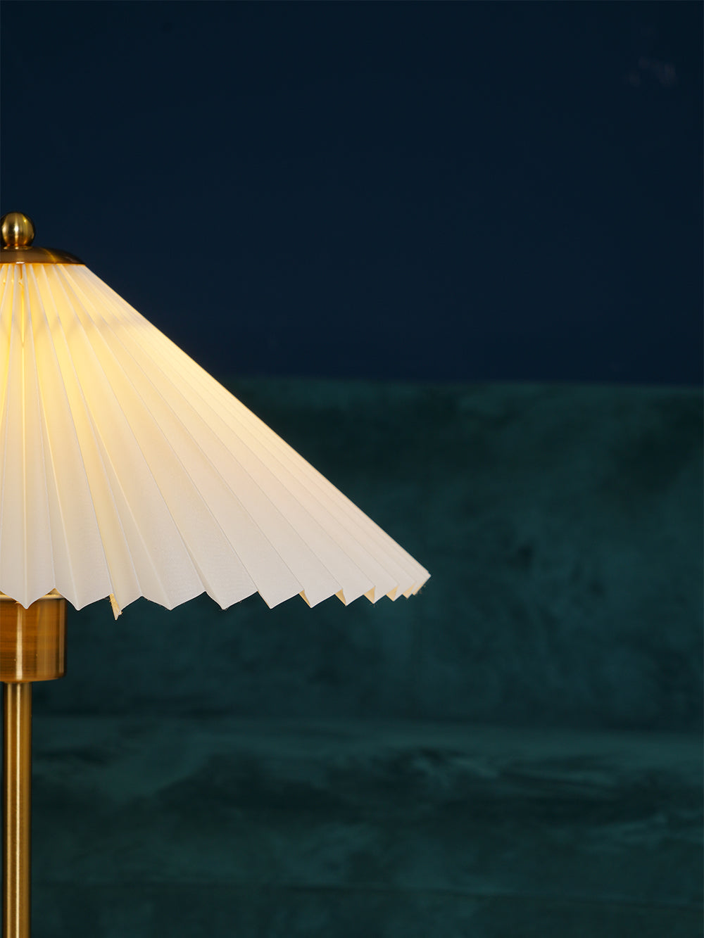 Luxury Pleated White Gold Table Lamp