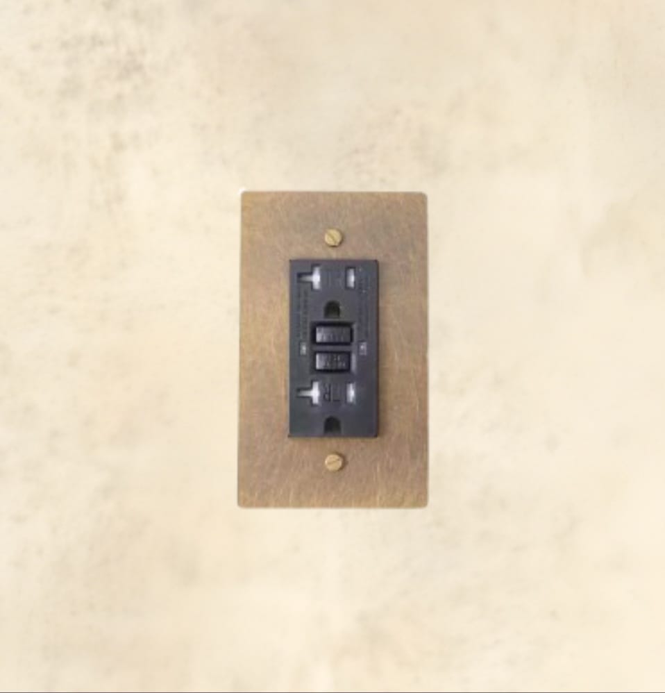 The Brass Outlet ( 1-gang)