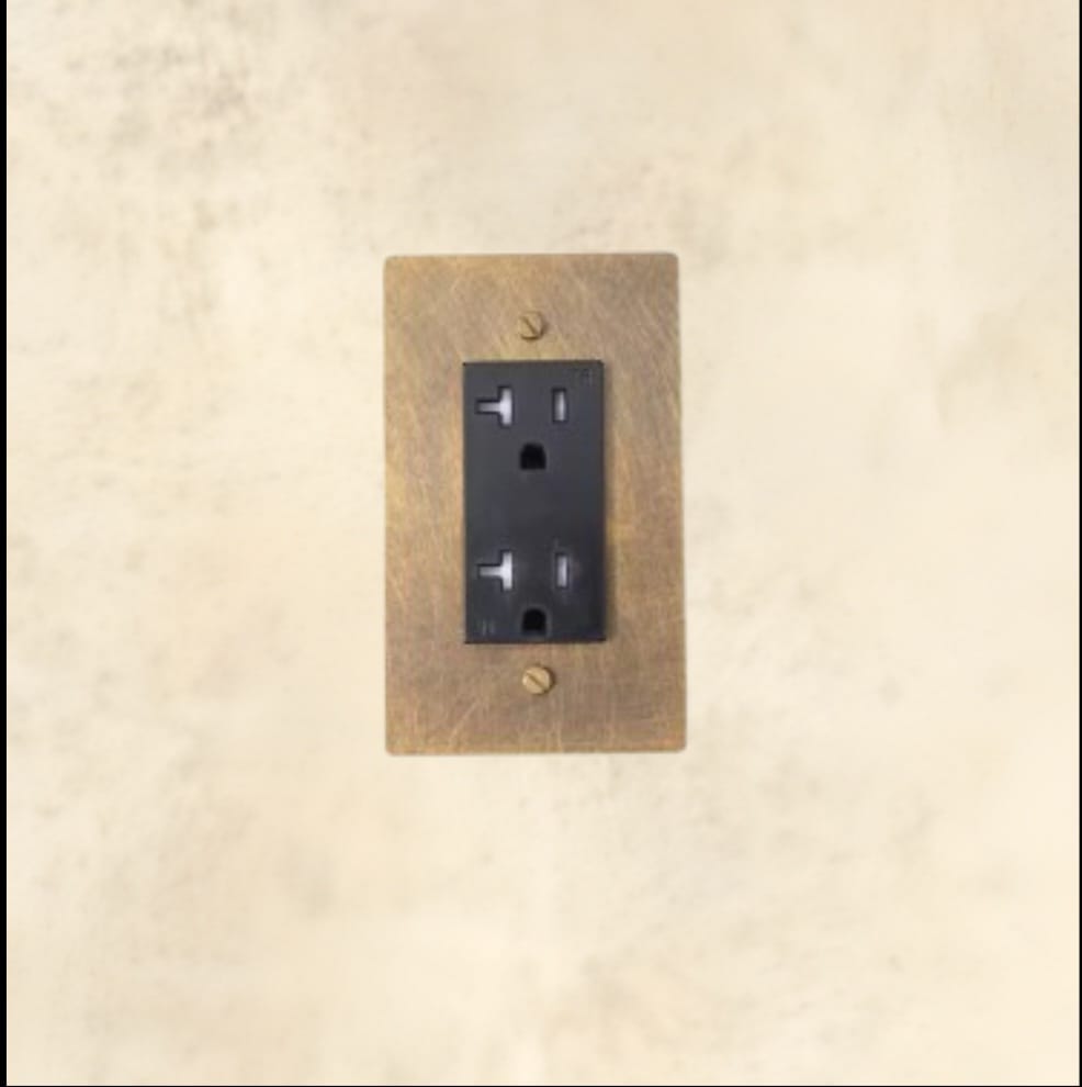 The Brass Outlet ( 1-gang)