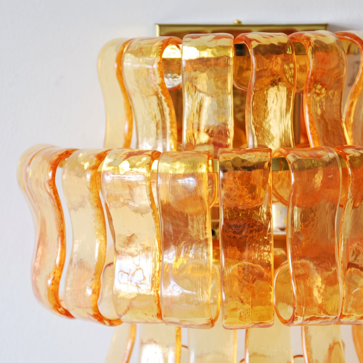 MUSCHIO Rippled Glass Wall Sconce